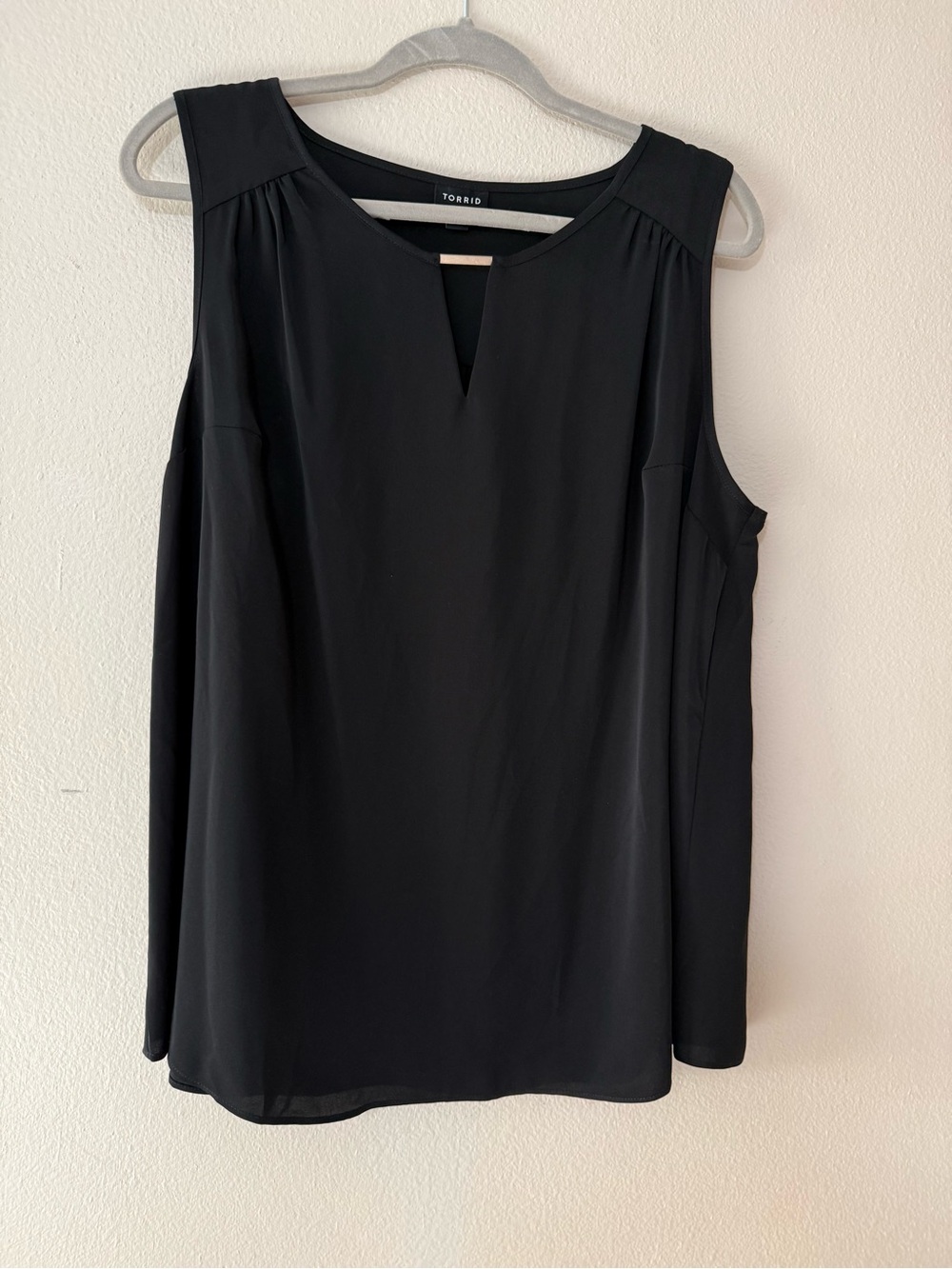 torrid Black Sleeveless V-Notch Camisole